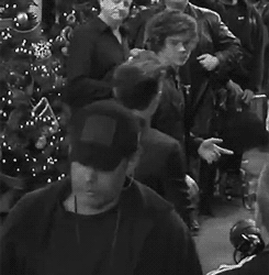 Louis Protecting/reassuring Harry