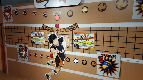 Here’s the Haikyuu!! area at J-World (Sunshine City in Ikebukuro). I dragged @siriex on New Years. T