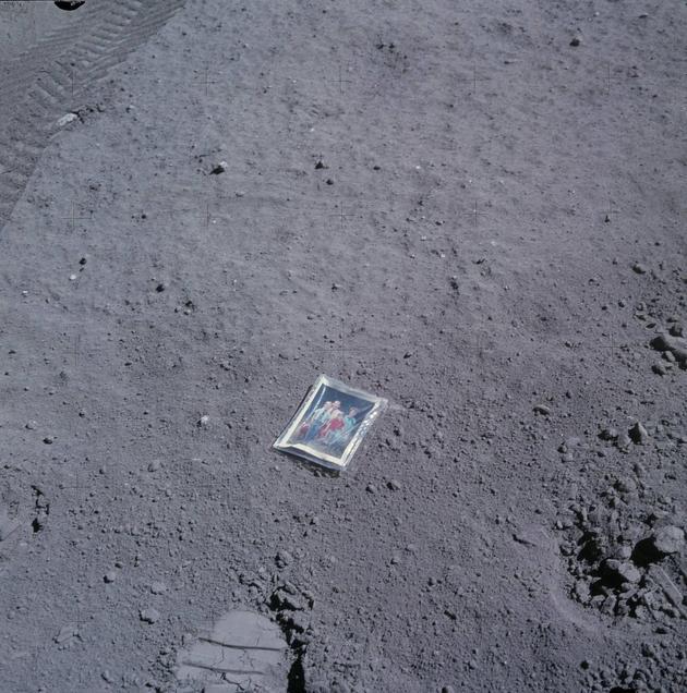 sixpenceee:  During the Apollo 16 mission, Charles Duke left a family photo on the
