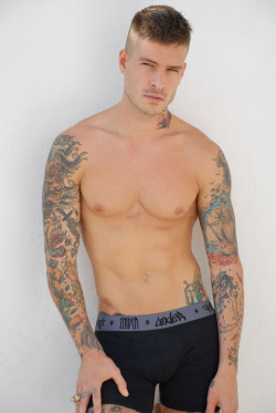 glatten:  putyourpenisinmymouthh:  Mateus Verdelho &lt;3  Assim eu gamo 