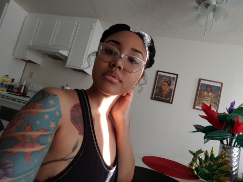 thedreamersdaughter1:  Cell phone photoshoots. 