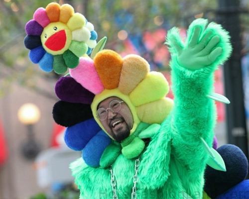 publicartfund: Takashi Murakami in costume (for the Macy’s Thanksgiving Day Parade, 2010)