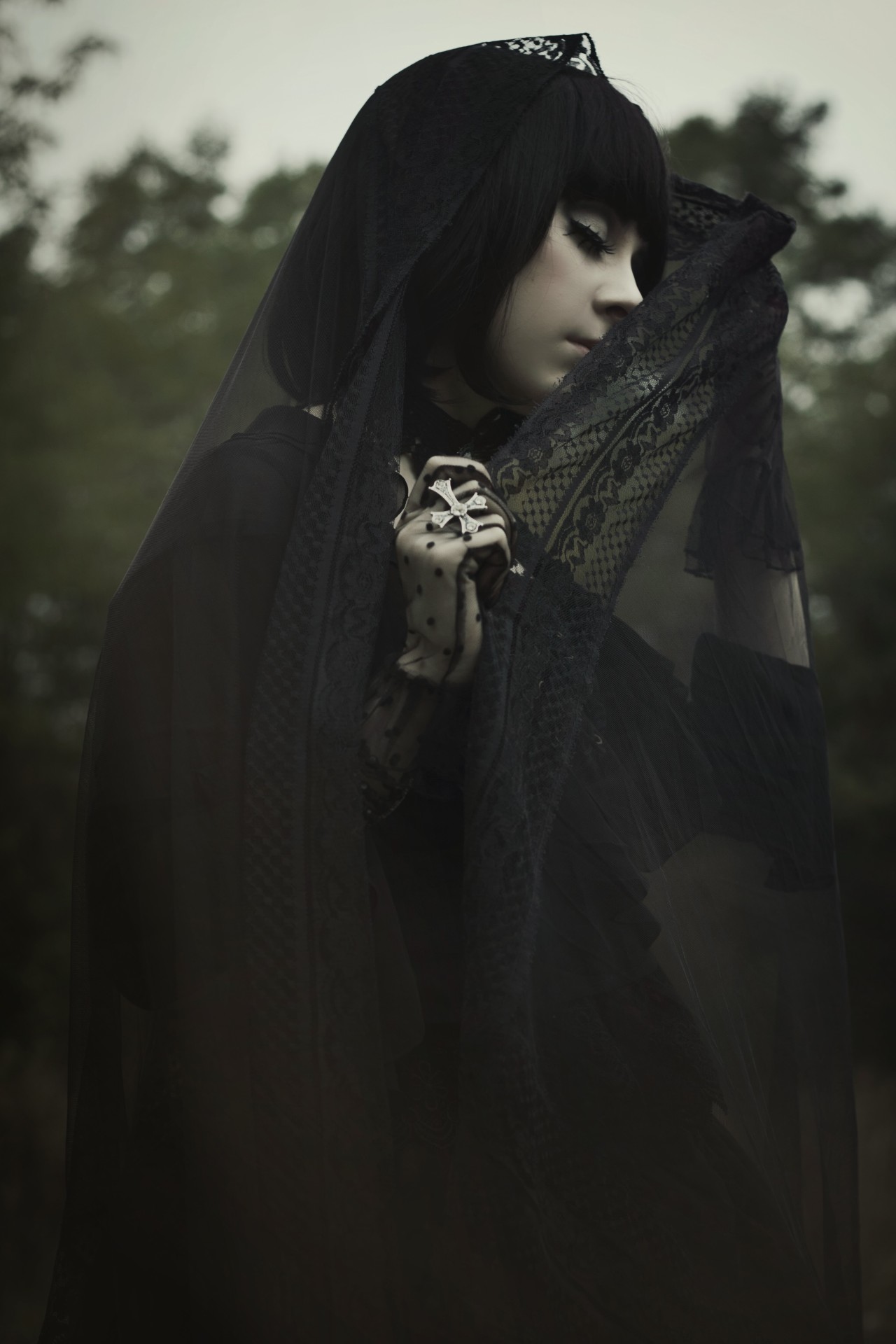 sakesuality:  Gothic lolita photoshoot - part 8. Uhh, after this whole spam of head