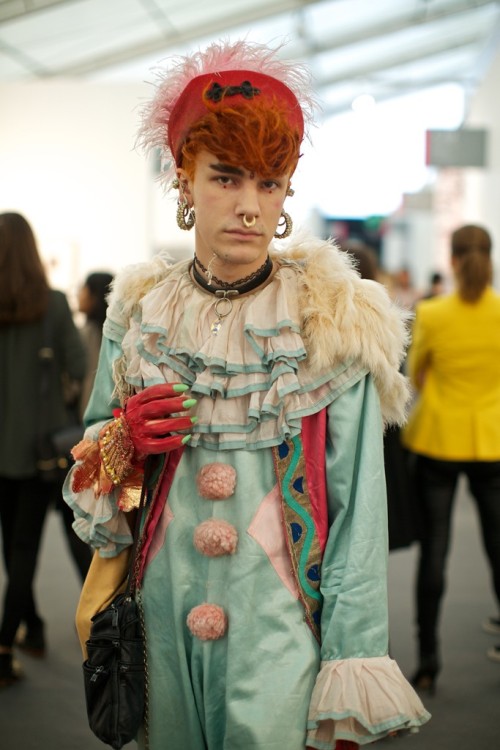 mszombi: punk-puke: womensweardaily: They Are Wearing: Frieze London Photo by Marcus Dawes this is s