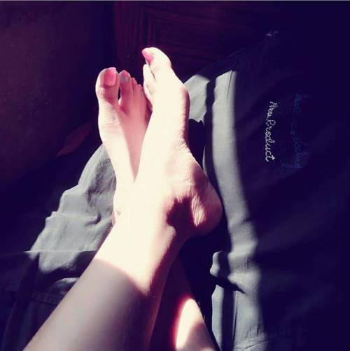 #follow @debnathgopa #feet #foot #legs #longnails #pinknailpolish #pink #pinktoes #pinknails #beauti