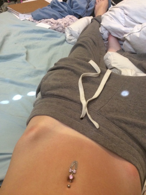 4ffectionat3:  I FINALLY HAVE TAN LINES