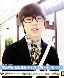 taenggyu:  Woohyun with specs ｡◕‿◕｡ 
