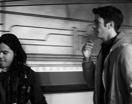 dailycisco:flash rewatch ϟ cisco relationships ϟ barry allen (4/?)- We’ll find each other.  The univ