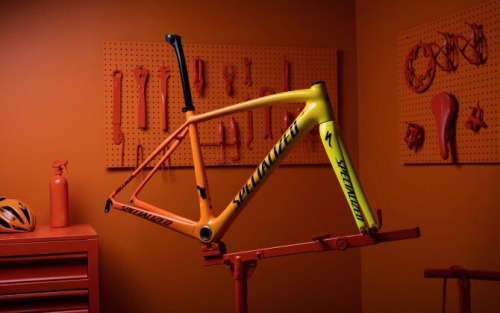 gentlemandomestique: Specialized have paint that changes colour with temperature for their Olympic 