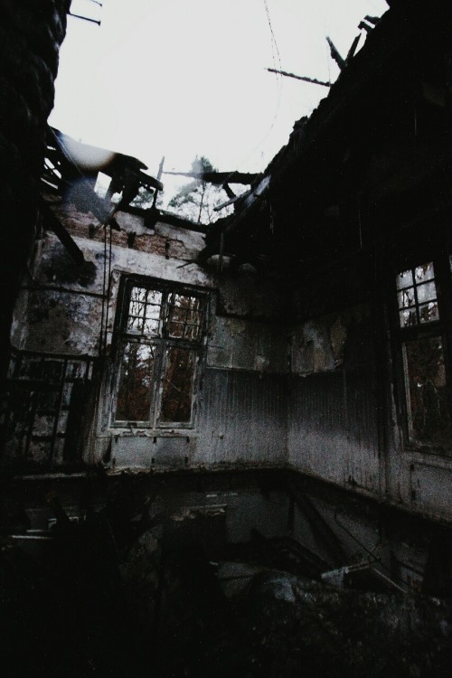 the-urbexperience:Sanatorium V.Photo by meVisited 07.12.2014