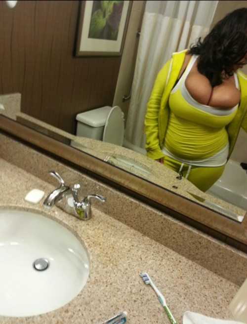 ribprotectors:  hugebreastonly:  beatz-bitchz-and-bullshit:  CHECK THE SPILLAGE  4th boob to the max