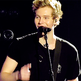 lukehemmingsdaily:  + 