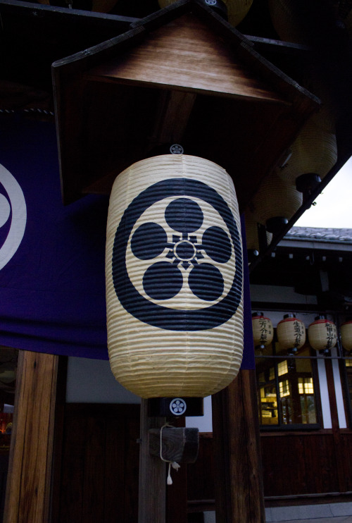 Tenrikyo lantern. Photo by Resa till Japan