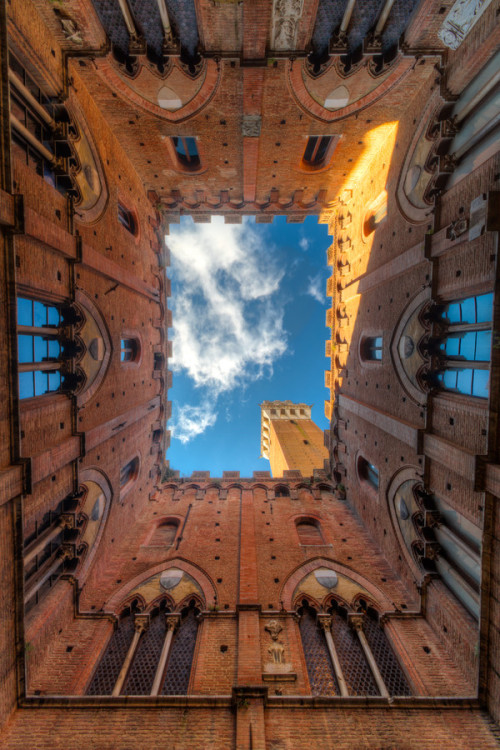 socialfoto:  Siena Tower by mooser53