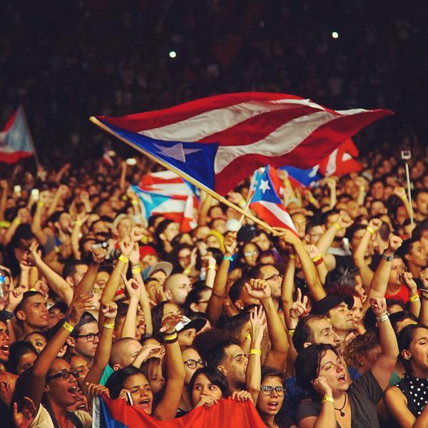 i-sell-my-dreams:  La Monoestrellada durante el concierto de Calle 13 en Puerto