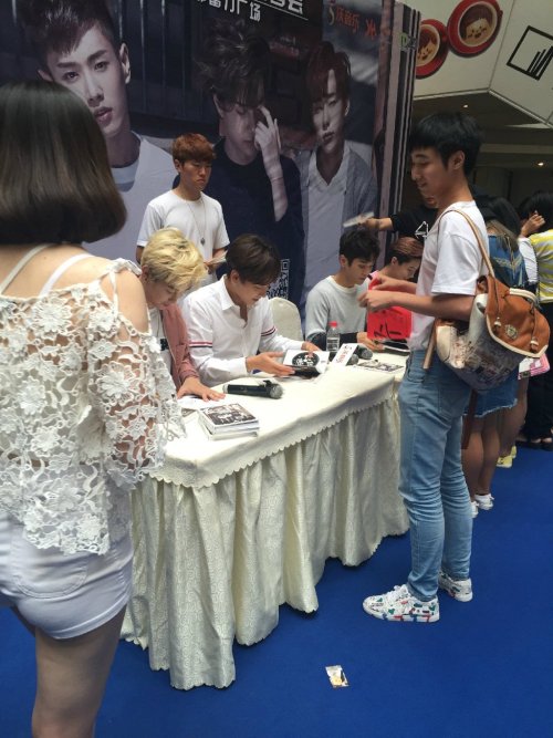 uniqphofficial:    150822 Seriously handsome UNIQ @ R&F Plaza, Chengdu Fan Signing Event Photo Credits: 沃音乐官博   