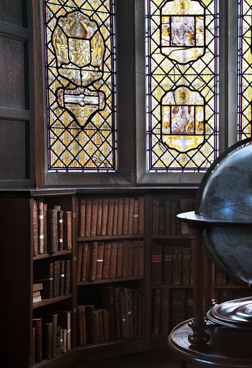 theladyintweed:Beautiful Libraries:Merton College, Oxford. 