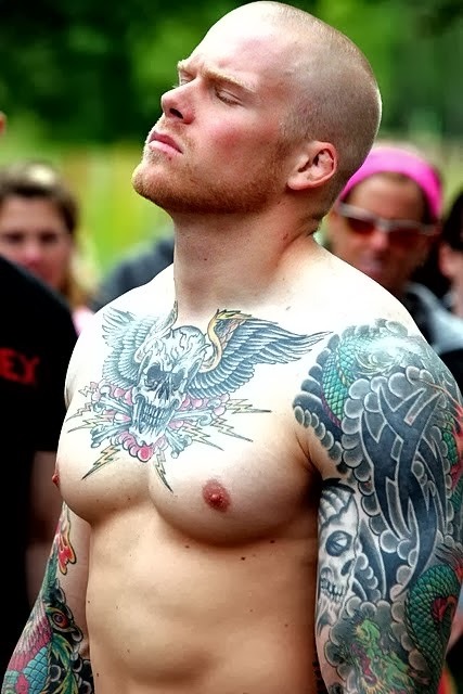 realmenstink:  goldendark-me:  OMG….LOVE IT   STR8 STUD…PLAIN & SIMPLE !!!