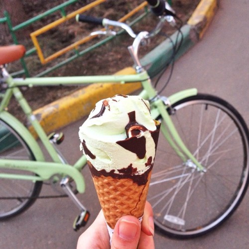 rideschwinn: Ice Cream with the Cream 2…Why didn’t we think of that![Yummy photo by: belyano4ka_lizz