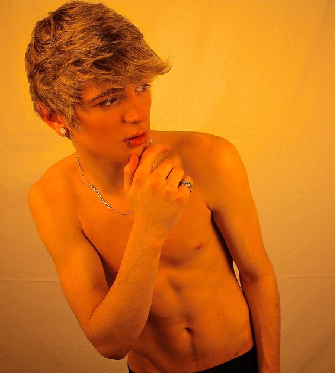 male-celebs-naked:  Daniel JSee more here