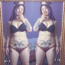 talenasuicide:  👙✌️ que tengan un lindo viernes 👌✌️#talena #talenasuicide #talenasg #suicidegirls #chileansuicidegirls #summer #bikini #tattoos #tattoedgirl #girlwithtattoos #inked 