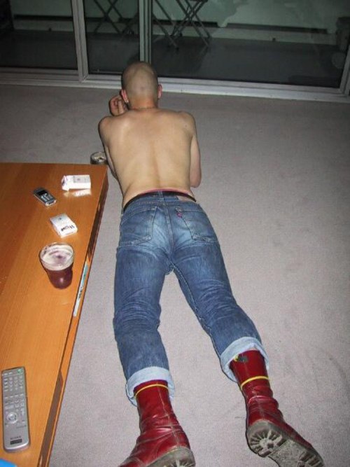sigrunesigrune:  Carpet eater………………..    