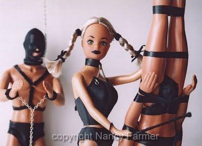 thepunkmummy:  Barbie gone bad……. 