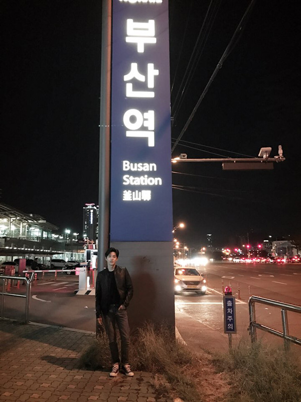 fuckyeahjoonmyun: 161009 [From. SUHO] 1ì¼1ìˆ˜í˜¸ / (1, 2)  @peachysuho