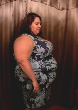 Women with fat hanging bellies