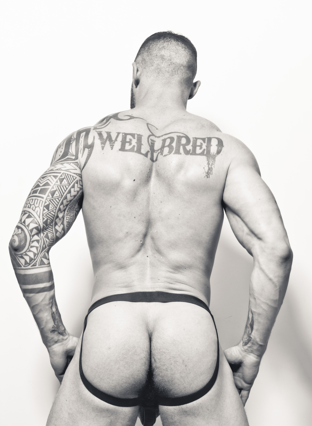 thegaysideofbi:  edwinpabonphoto:  Preview of my shoot with Seven Dixon   Thegaysideofbi: Seven