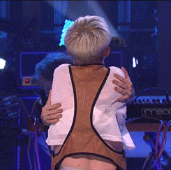 suqmydiqtbh:  Robyn | Dancing On My Own (Live on SNL 2011)  iconic