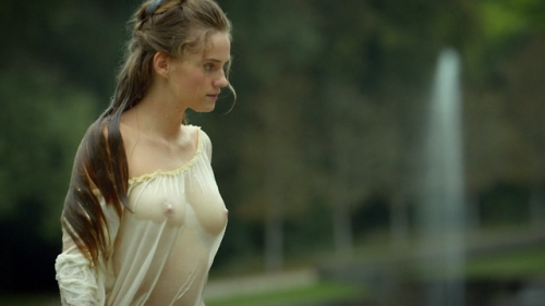dermovieentertainer:  Noémie Schmidt in Versailles