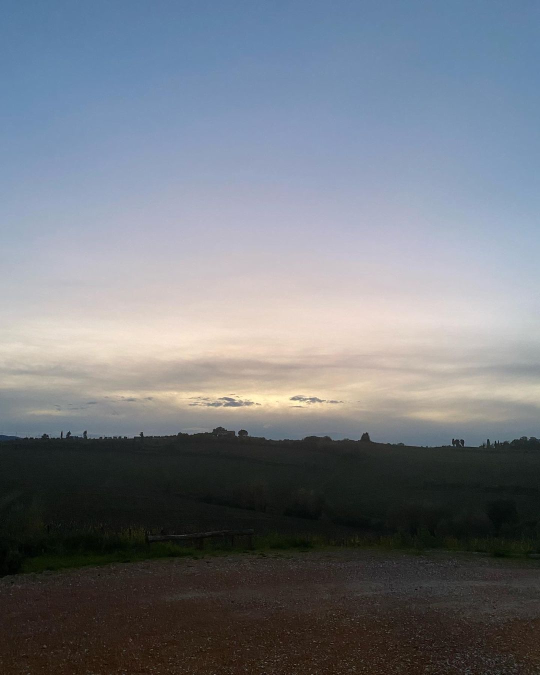 Sunset in Pisa neighborhood.
#countryside #sunset #countrylife #travel #winetourism #bikeandwinepress #biketouring #nature #beauty
https://www.instagram.com/p/CpLuYA-NIeF/?igshid=NGJjMDIxMWI=