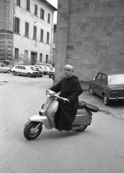 scooterclublorca:  Con la Iglesia hemos topado…