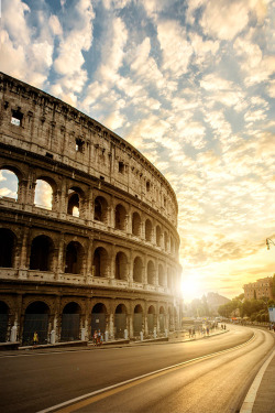 italian-luxury:  Il Colosseo, Italy | More