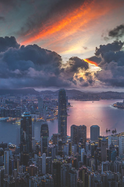 Early morning at Victoria peak (Saraporn