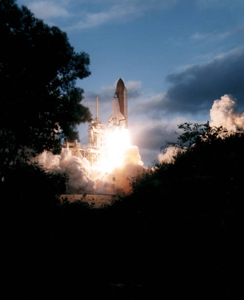 humanoidhistory: 20 YEARS AGO TODAY – The Space Shuttle Atlantis blasts off from Launch Pad 39A at 7