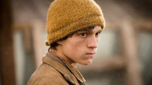 actualteenadultteen:Up top, 16-year-old Tom Holland as Thomas Nickerson in In the Heart of the Sea D