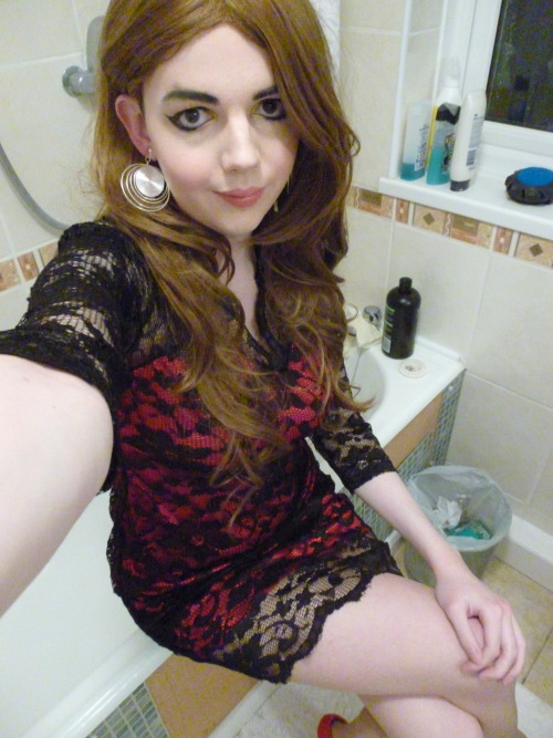 wrathfullove:  lucy-cd:  Pictures Last of the pictures from the weekend, hope you like. I absolutely love this lace dress, it’s so cute <3  I’m loving these photosets almost as much as I love that little lace dress <3 <3  Needs breaking in