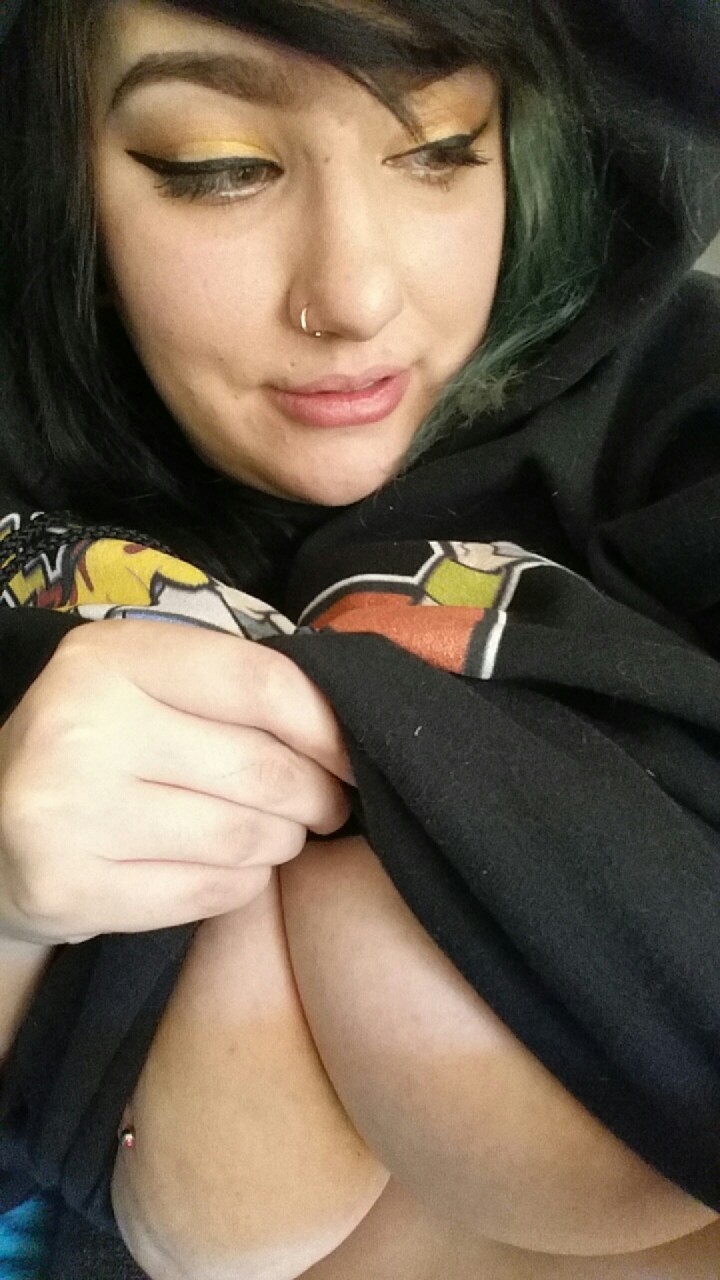 whatwoahhnsfw:  Make up looks amazing, have some boobs 🔥