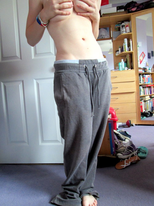 dirtylittlechemist:  Men’s trackies are way more comfortable than girl’s ones. Best hang