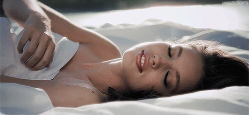 chic-flick-and-a-coke:  Hello you…