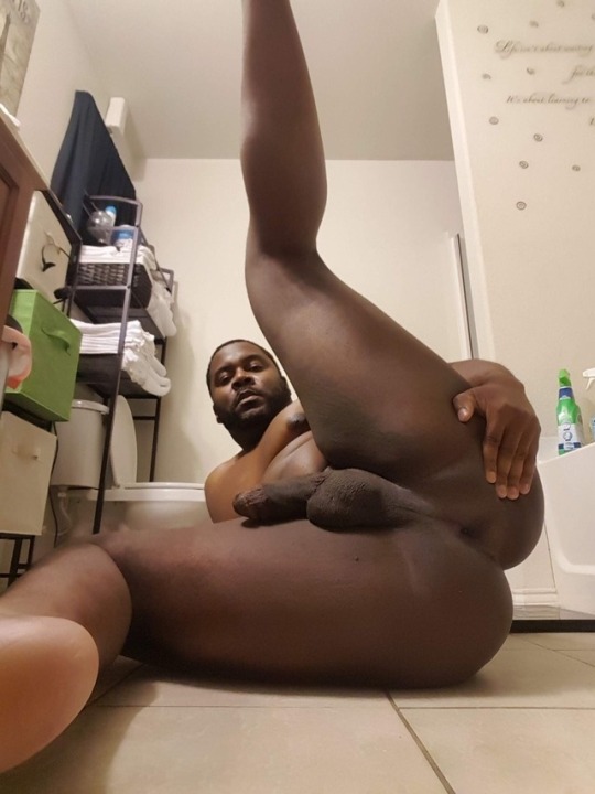 daddywantsthatbutt:  THE BEST SEXUAL AROMA THERAPY IS INBETWEEN A MAN’S BIG BUTT CHEEKS 