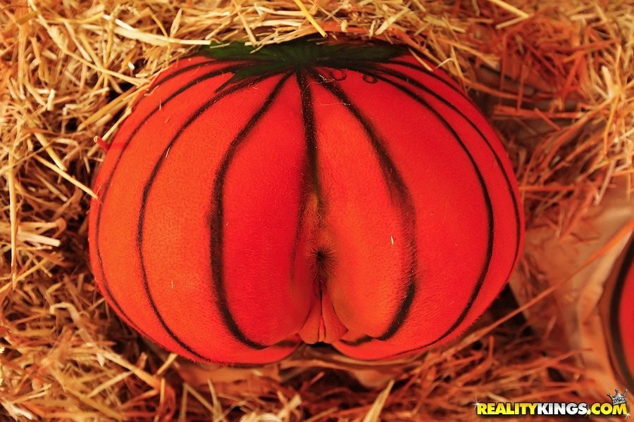 best-world-hentai:  &lt;3 &lt;3&lt;3 HAPPY HALLOWEEN &lt;3 &lt;3