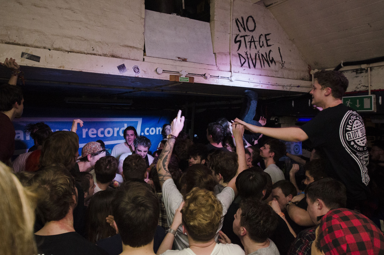 samhainesphoto:  Knuckle Puck at The Fighting Cocks, Kingston pic by Sam Haines 