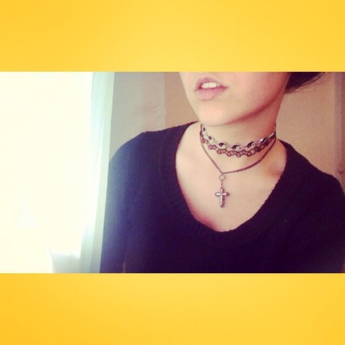 youre-starting-to–bore-me-baby:Choker overload