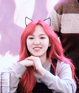 ot5velvet: wendy telling a fan not to cry ♡