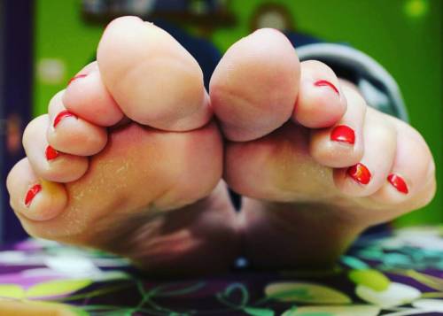 #feet #beautifulfeet #cutefeet #barefoot #feetsoles #soles #toes #feetfetish #footfetish #barefeet #