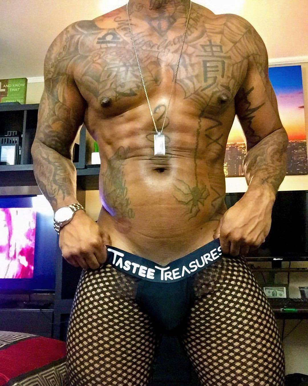 deandre81:PART II…….  #zaddy #mood #bae #tatted  Don’t forget to add @raundall81