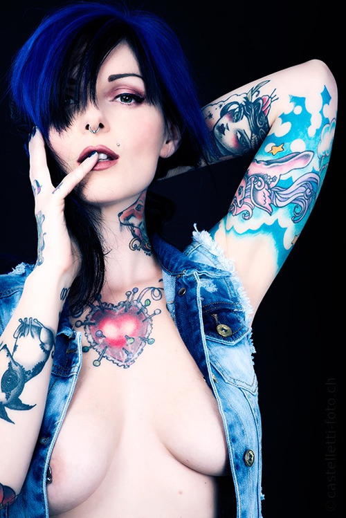 boulesdepoil:  Psychotic-Riaeaction on We Heart It - http://weheartit.com/entry/54262006/via/joan_hole